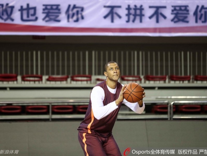 京城男篮初冬练兵忙 将帅齐心备战气氛欢