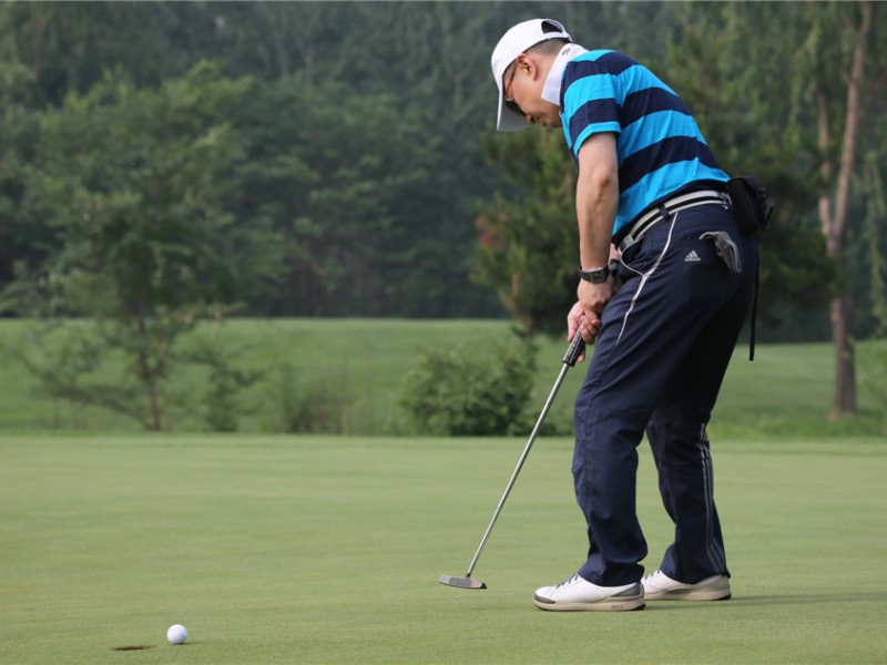 全明星高尔夫赛场风云汇聚，文体群星挥杆竞技展风采