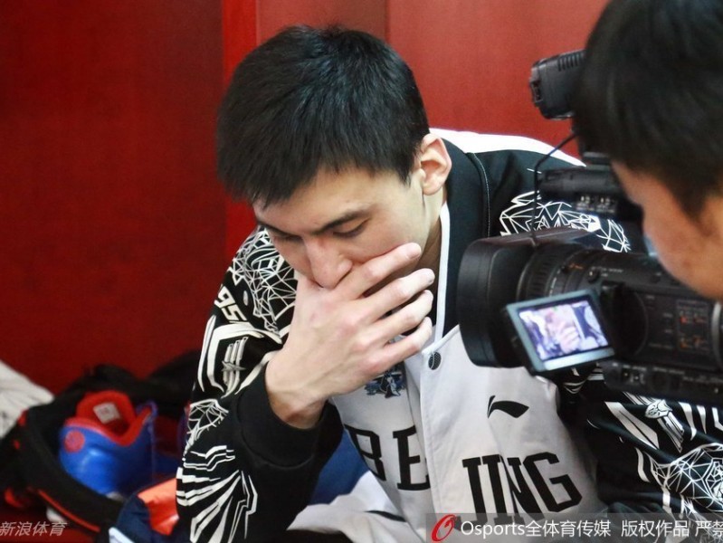 五棵松的寂静：北京首钢季后赛主场惜败新疆，失落写满脸庞