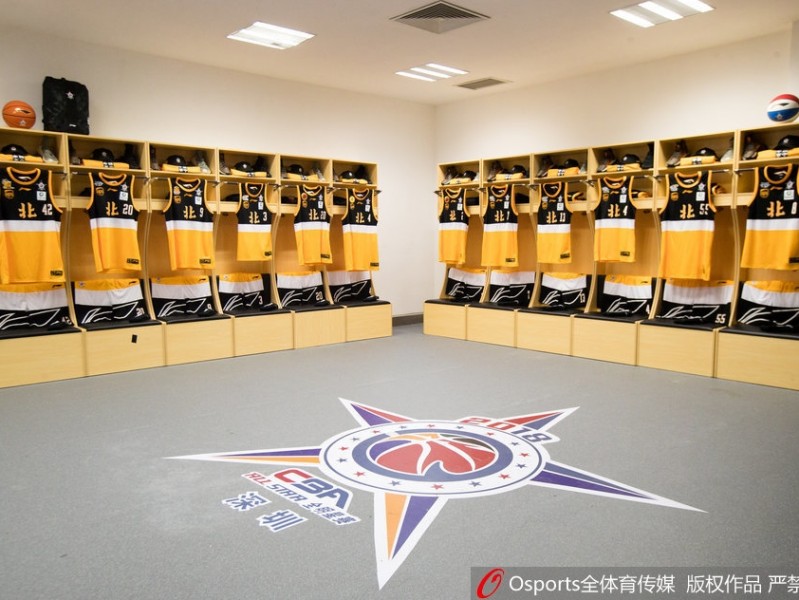 探秘全明星幕后：深圳更衣室里的荣耀与隐忧