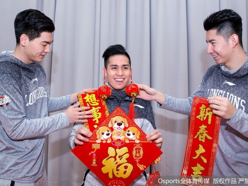 广州龙狮新春贺岁照里藏玄机，那些年我们一起追过的季后赛梦想