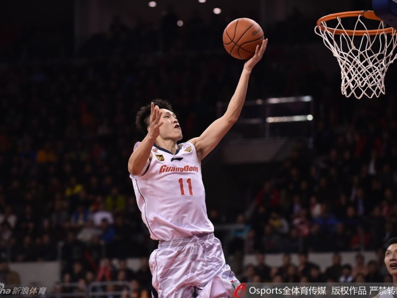 周鹏：从丹东少年到篮坛常青树，他的情缘不止于冠军