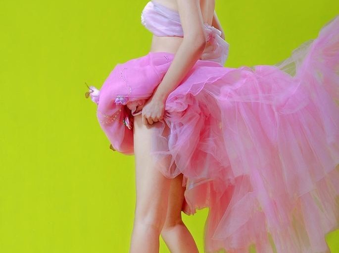 篮球宝贝刘闻雯兔女郎造型甜辣出击 手托香腮大秀逆天美腿