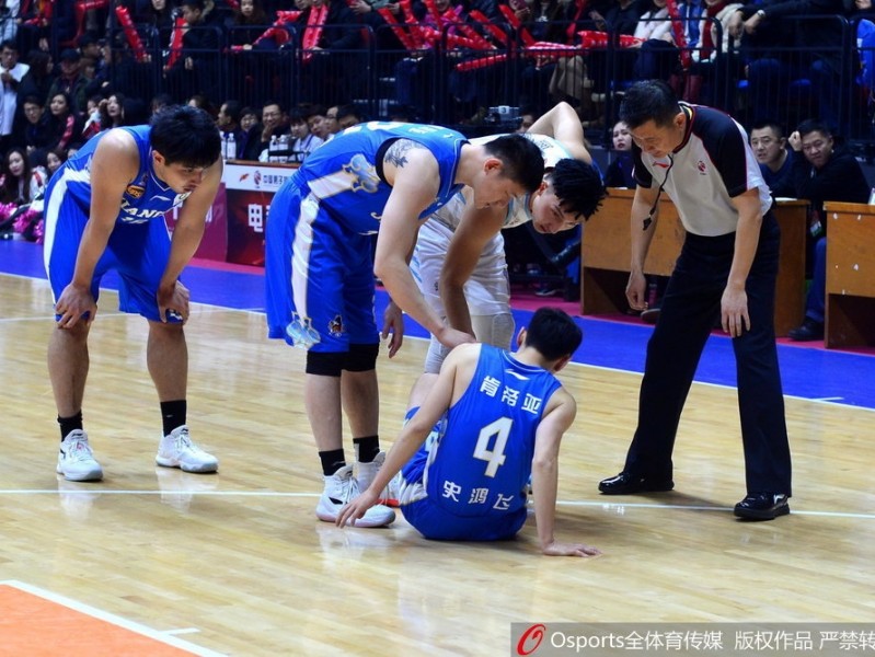 浴火重生！回顾史鸿飞CBA生涯中的那些重伤时刻