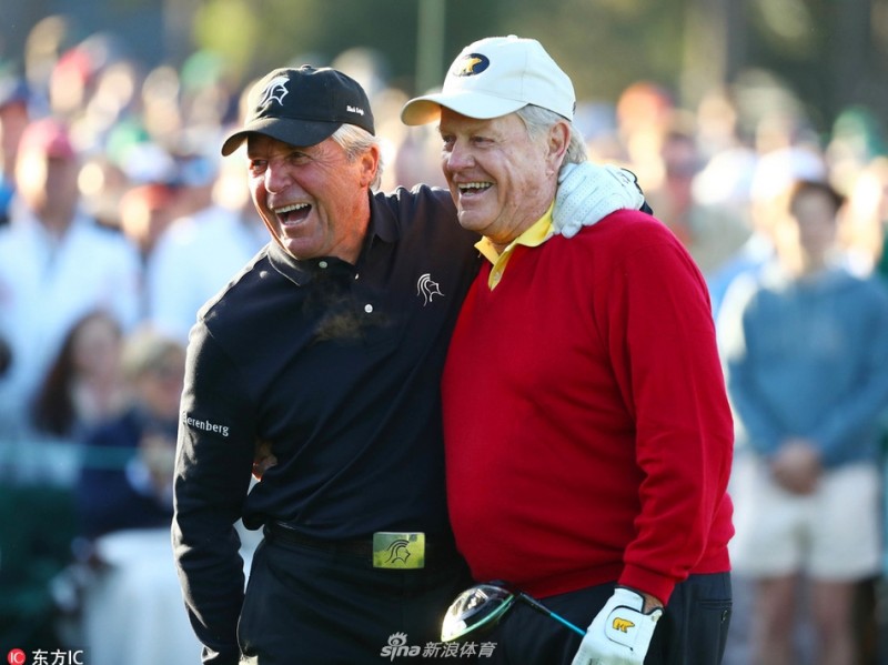 传奇的泪水：大师赛荣誉开球仪式上的不朽时刻