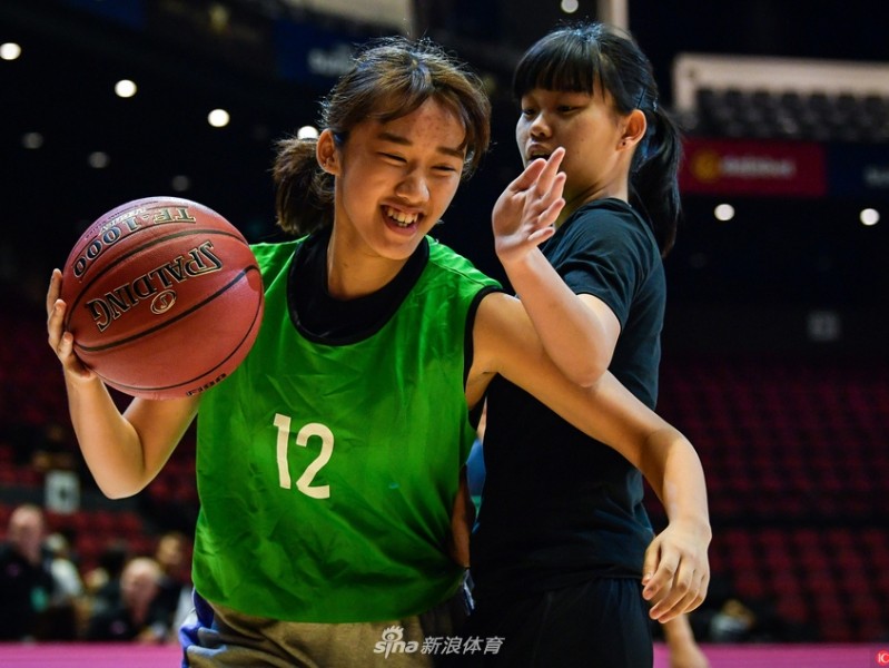 篮球新星闪耀濠江：超级八澳门邀请赛的小球员圆梦时刻