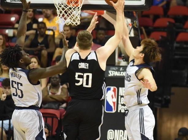 夏日狂潮亚洲荣光 丁彦雨航两记重扣率小牛劈落国王挺进八强