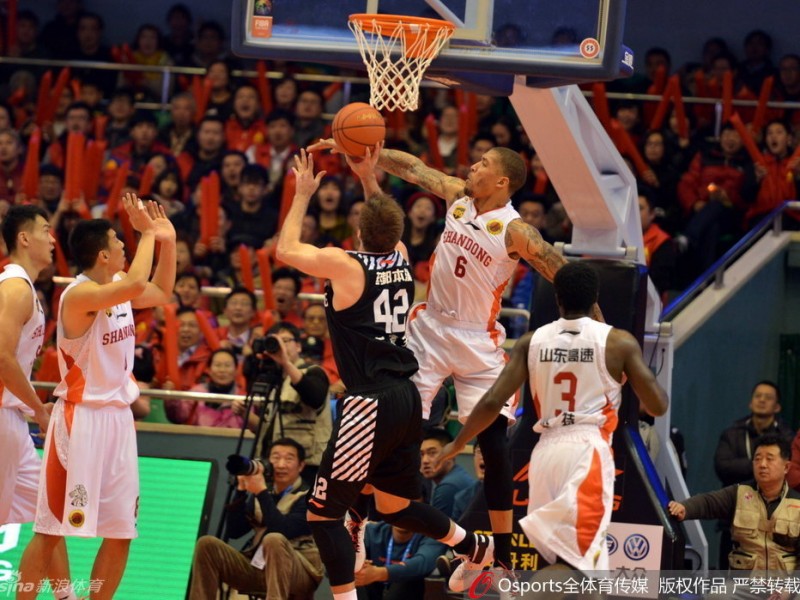 辽鲁大战风云再起，全能比斯利与孤单兰多夫上演冰火对决