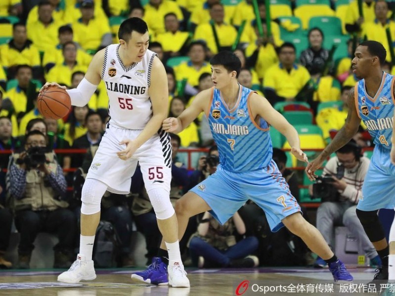 疆辽大战经典回眸：韩德君篮下称霸，西热力江铁血防守