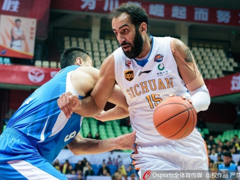 CBA第12轮：张骋宇压哨三分绝杀 青岛客场掀翻四川