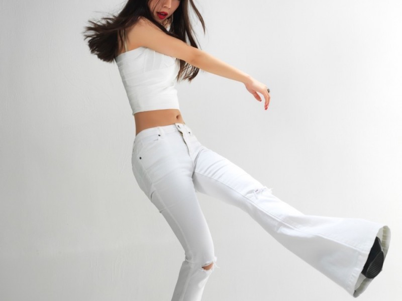 炫舞团双姝：总裁郭佳媛的霸业与活力女神的俏皮新年