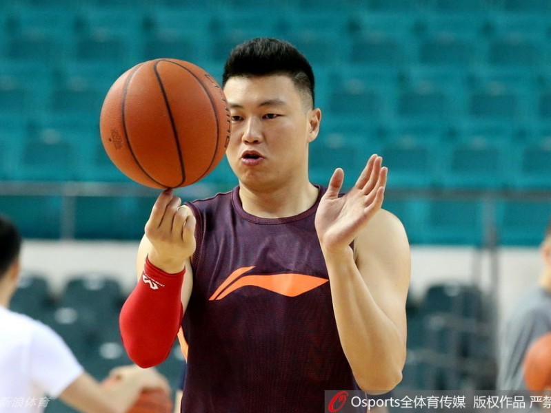 疆粤大战前奏：周琦遭球探围观测评，史蒂芬森首训秀暴扣，李根李学林老友重逢叙旧