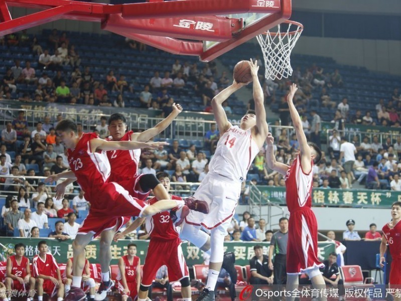 国奥双塔禁区肆虐，朝鲜长城轰然倒塌——福州热身赛全景纪实