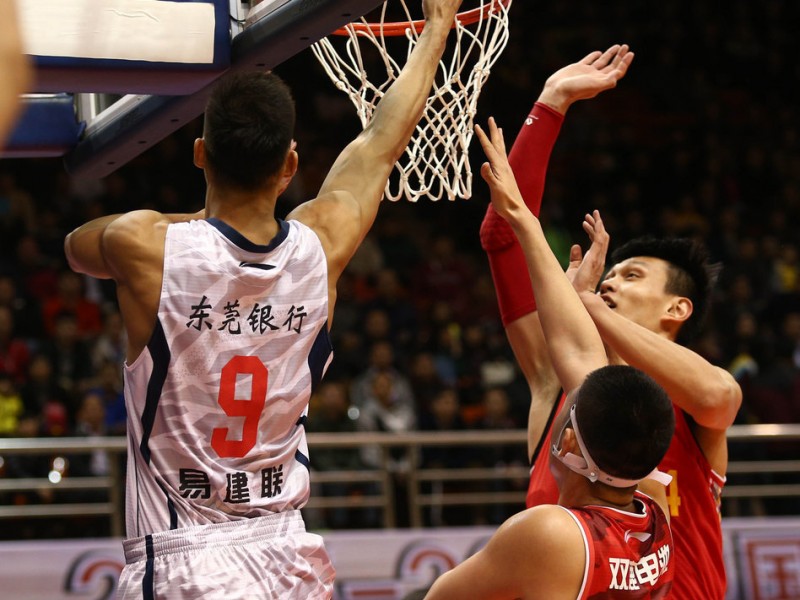 王者之风：广东宏远2015的辉煌乐章