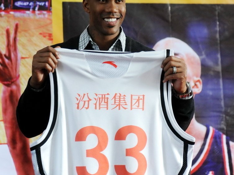 独狼变身马政委：马布里在CBA的热血征程