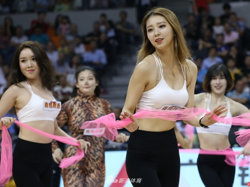 南粤篮球的美丽名片：广东宏远啦啦队薪火相传的青春风暴