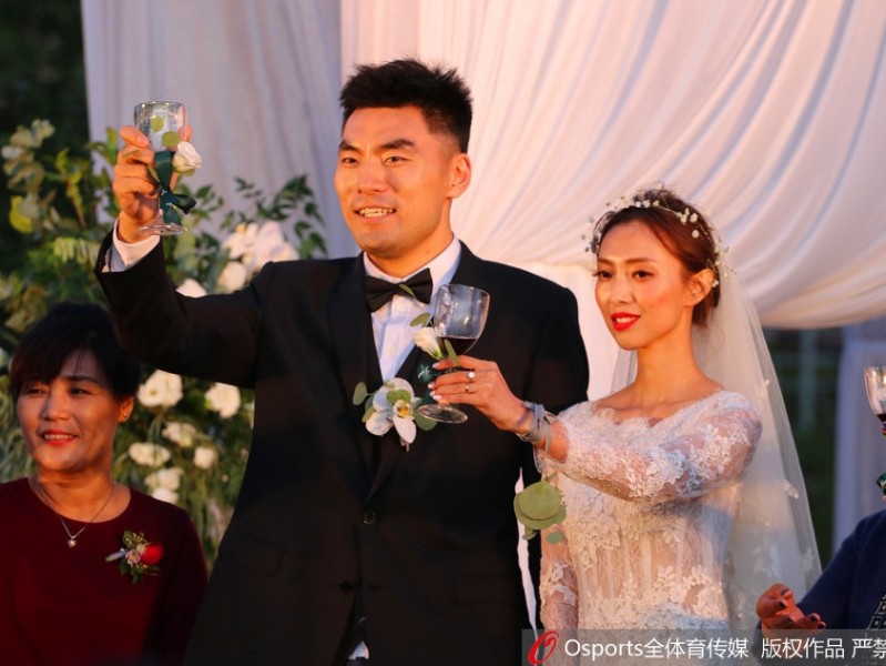 辽篮功勋李晓旭大婚，十年爱情长跑羡煞旁人