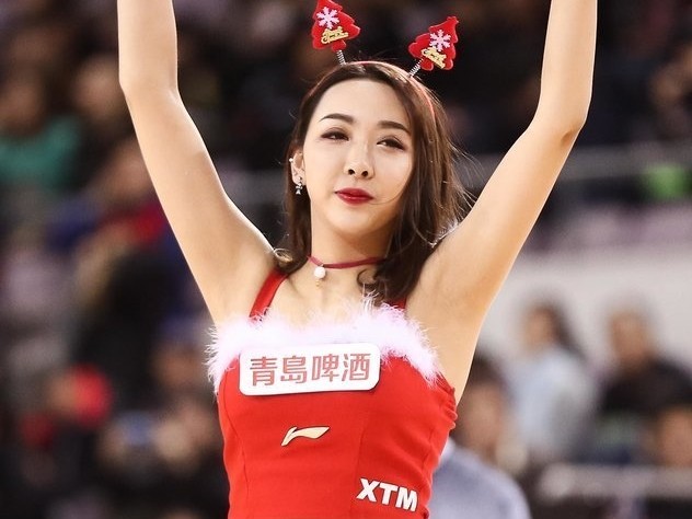 平安夜前的篮球盛宴：北控啦啦队圣诞热舞燃爆奥体，助北京北控激战南京同曦