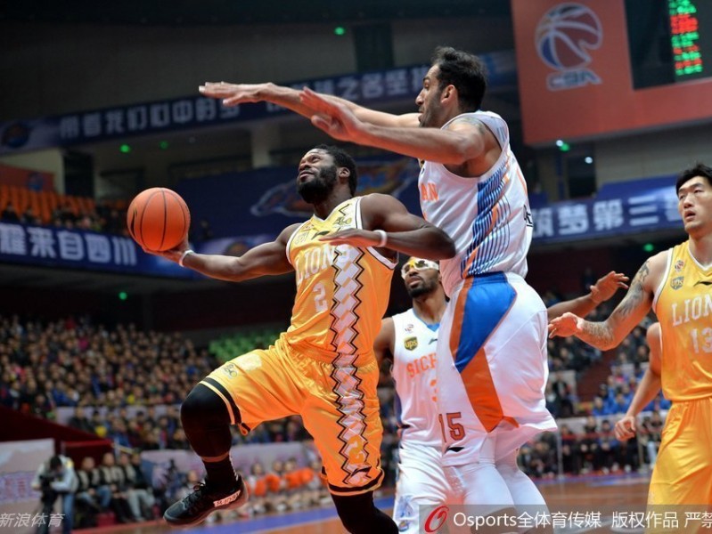 群英荟萃，篮下争锋：回望CBA赛场上的那些经典瞬间