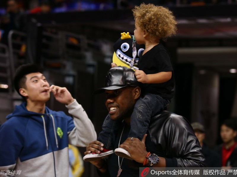 全明星周末东莞绽放 比斯利铁汉柔情携子萌翻全场