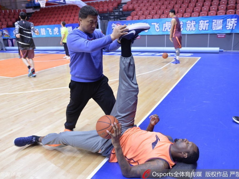 巅峰背后的汗水与温情——新疆男篮总决赛前备战纪实