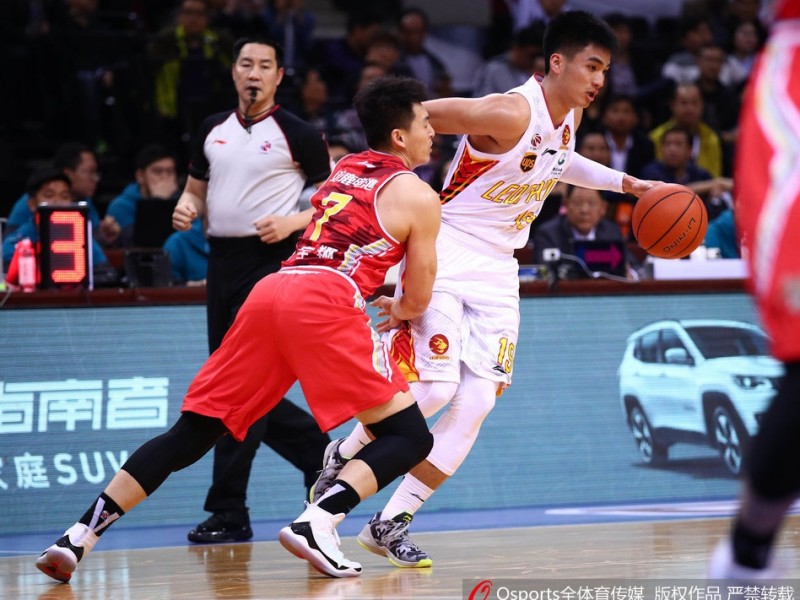 CBA经典战：深圳主场激退铁军八一，顾全22分主导逆转好戏
