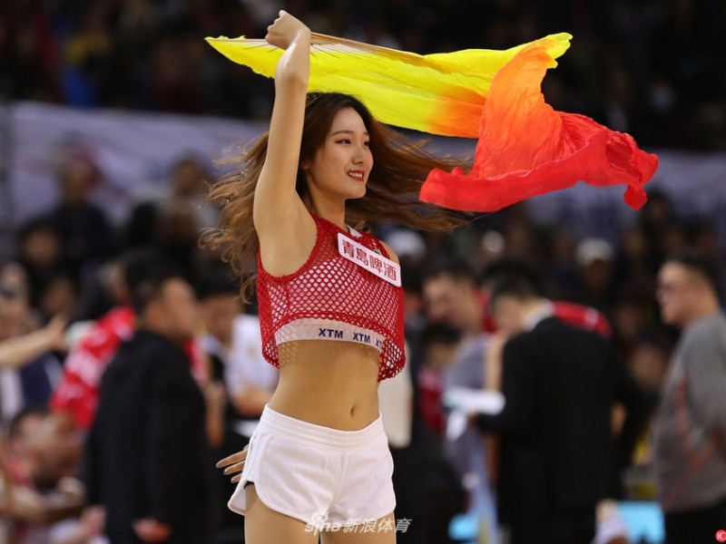 奥体中心燃情夜：啦啦宝贝热舞助阵，北控主场力克青岛