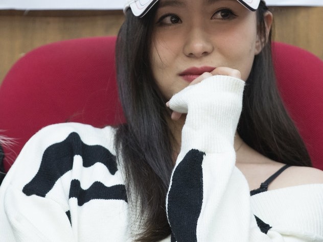 广厦主场惊现神仙颜值女球迷，胡金秋爆砍31分她竟是幕后动力？