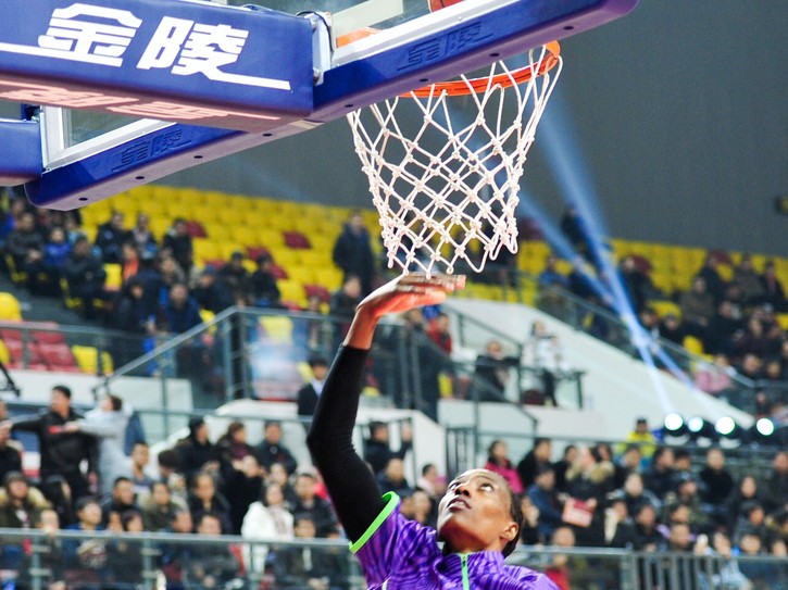 女科比闪耀大庆，北区明星队险胜夺魁