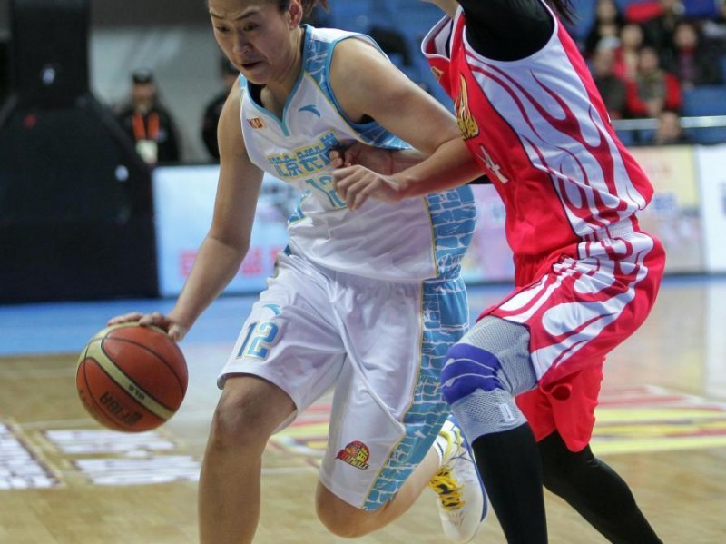 京城玫瑰雨浇灭山西烈焰 女篮众将演绎冬日里的篮球盛宴