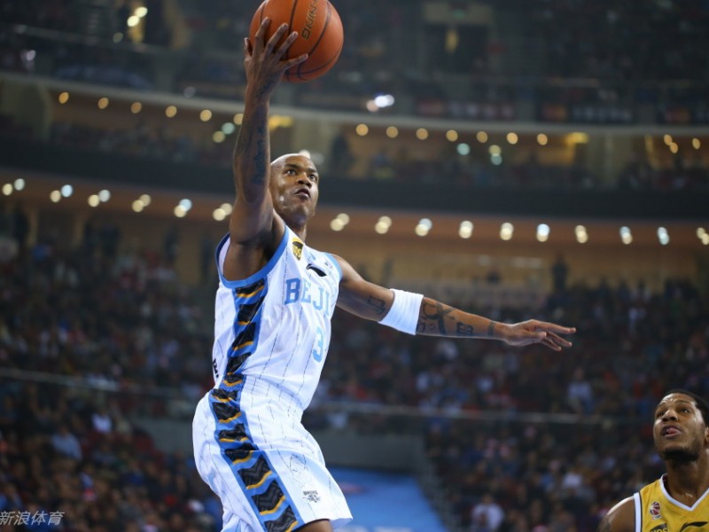 京浙圣诞夜张三疯领衔三分雨，首钢主场屠广厦终结十四连胜