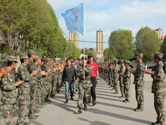 军营淬炼飞虎魂 新疆男篮军训场上的别样锋芒