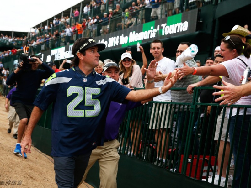 十六洞风云录：湾丘球场上的悲欢与传奇