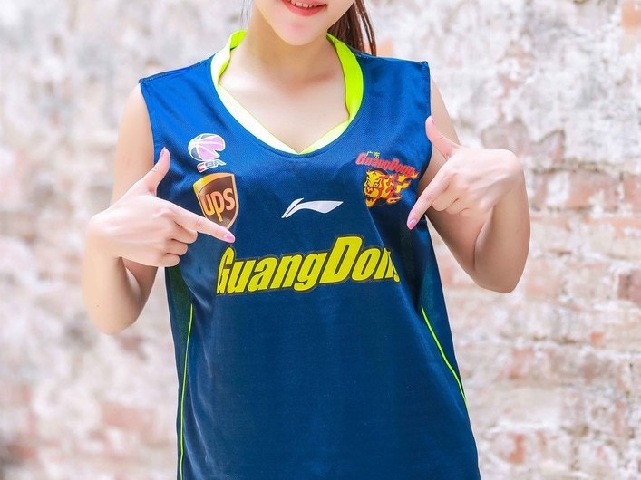 宏远啦啦队青春风暴 球场边的迷人风景线