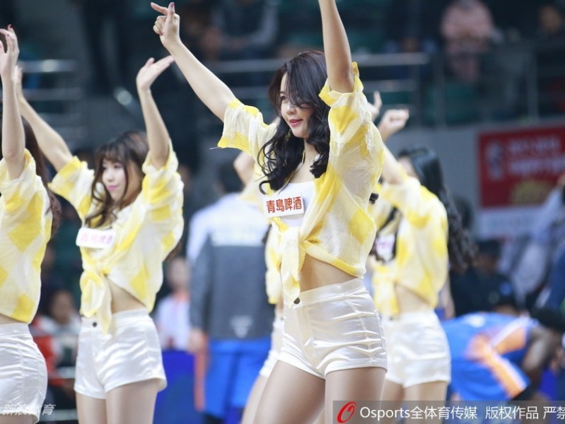 福建啦啦队热舞引爆全场 赛场最美风景线燃动球迷热情