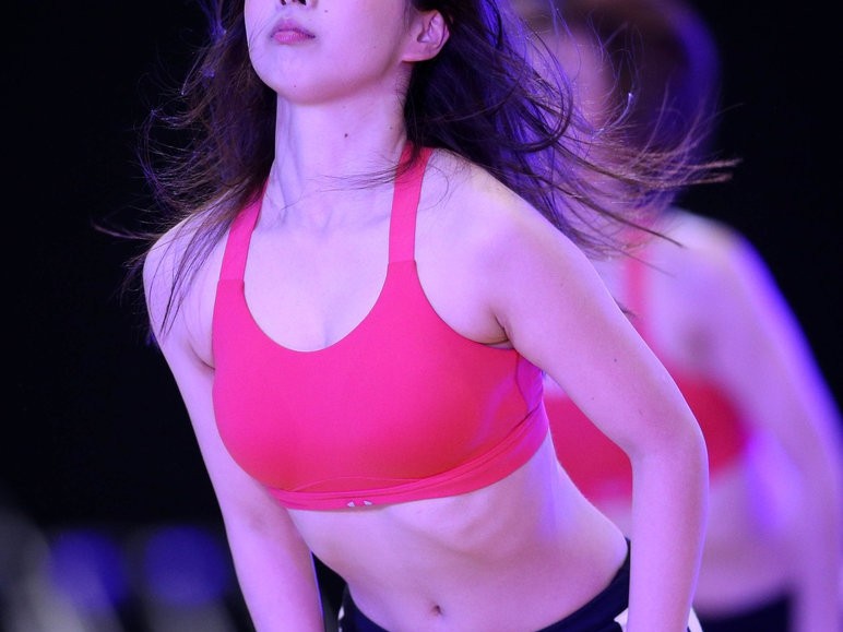 东亚赛惊现神似张靓颖的篮球宝贝 热舞瞬间惊艳全场