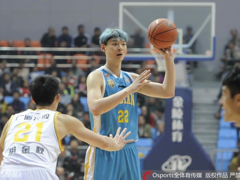 凤城季前赛烽火连天 王哲林内线苦战广厦多点开花