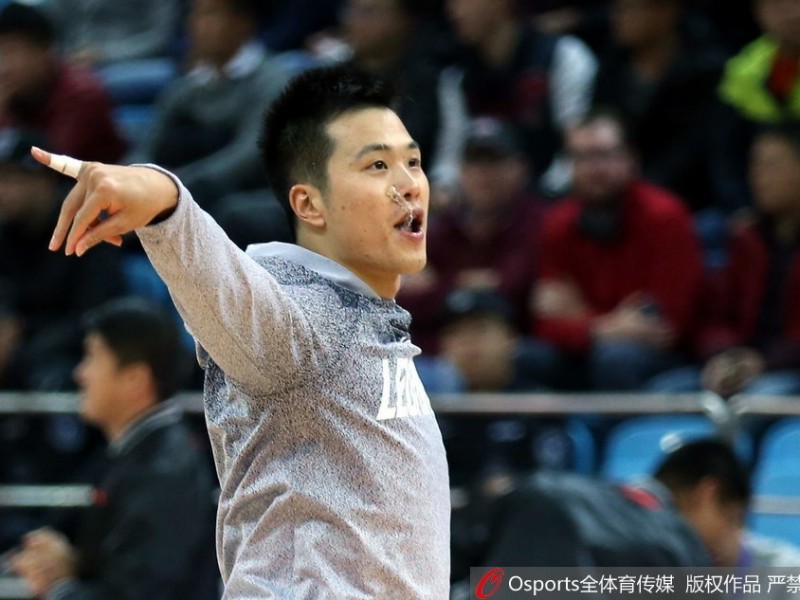 青岛主场苦战不敌深圳，遭遇苦涩八连败