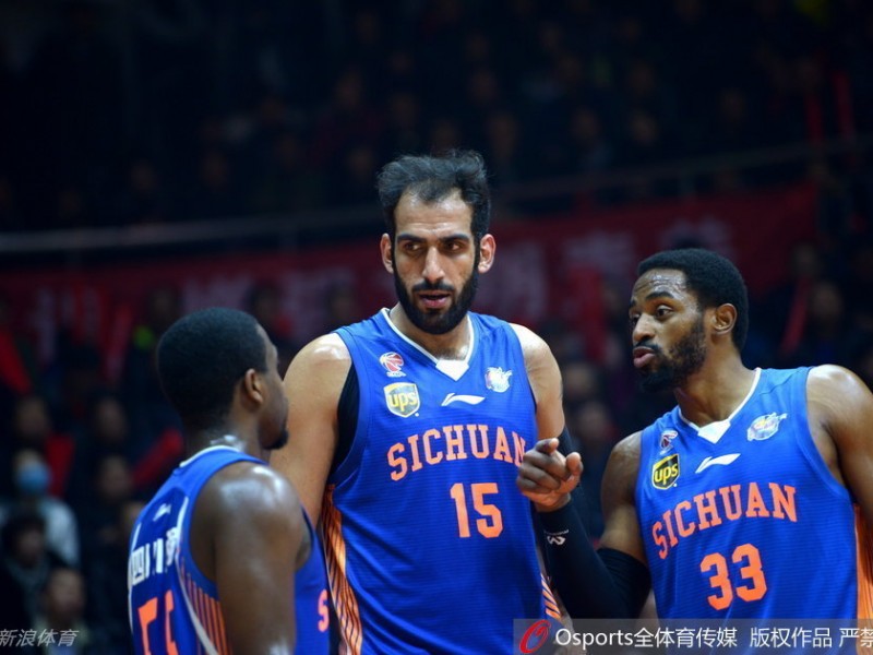 红山喋血：邓哈哈组合加时降服新疆，周琦成长路上的苦涩一课