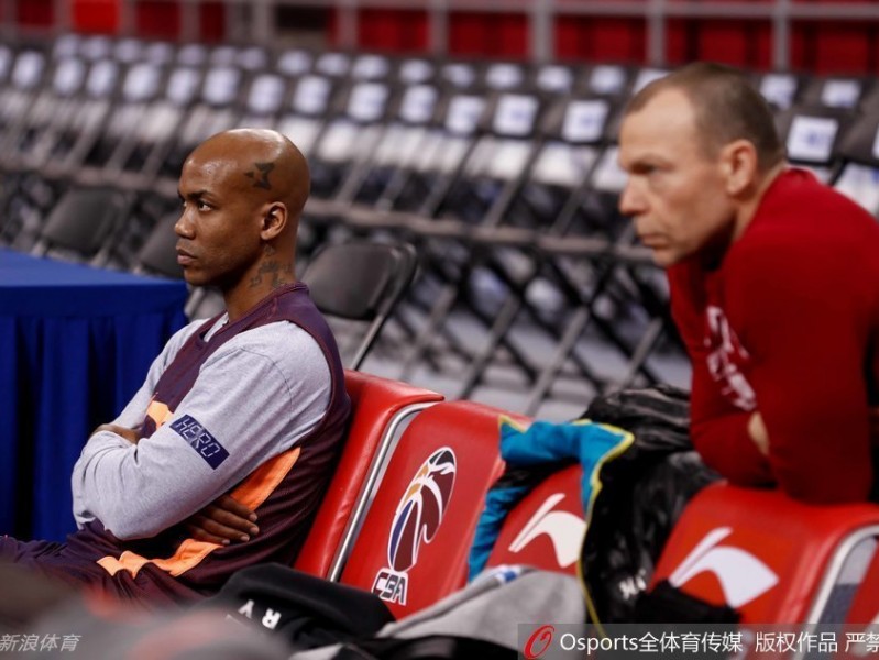 京沪大战前最后的暖阳：老马与他的兄弟们用欢笑蓄力