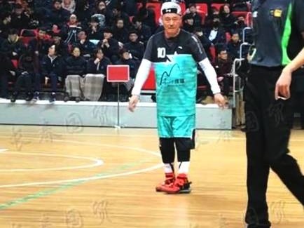 花甲之年仍叱咤篮坛，赵本山率队狂砍分获封“铁岭杜兰特”