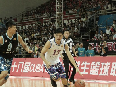 南粤德比火力全开 罗杰三十二分率广工大胜汕大迎赛季开门红