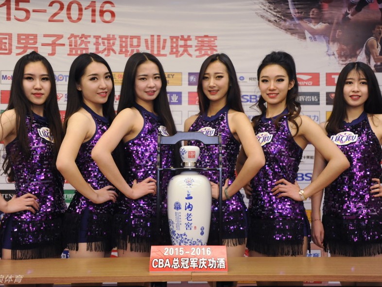 冠军归“蜀”的荣耀佳酿：回顾2015-2016赛季CBA总冠军四川队的庆功时刻