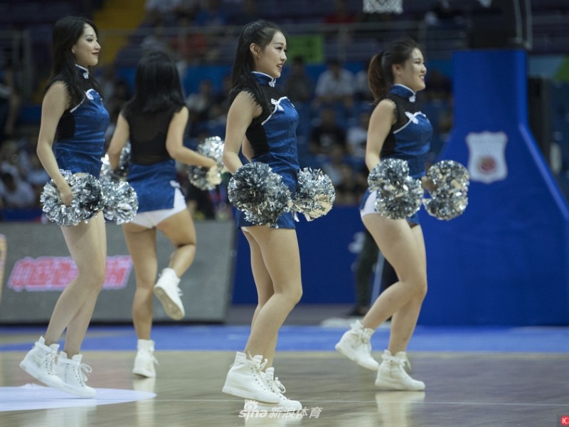 昆山男篮锦标赛激战正酣 赛场最美风景线火辣助阵