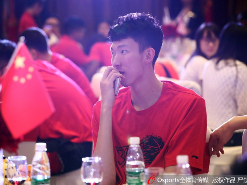 亚冠杯前夜新疆群英会 周琦李根领衔盛宴展豪情