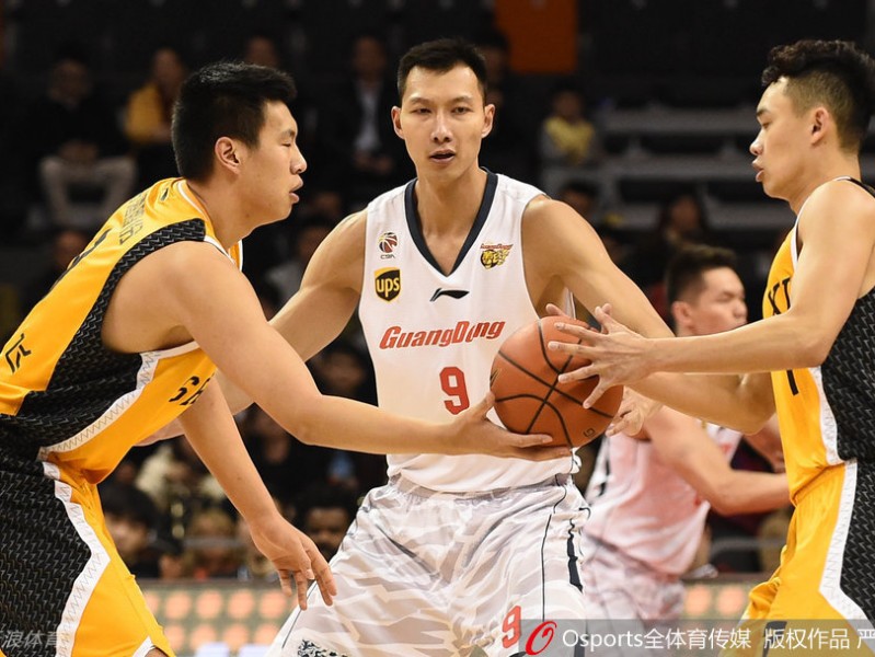 粤媒：阿联隔人暴扣显王者霸气 朱芳雨剑指总冠军