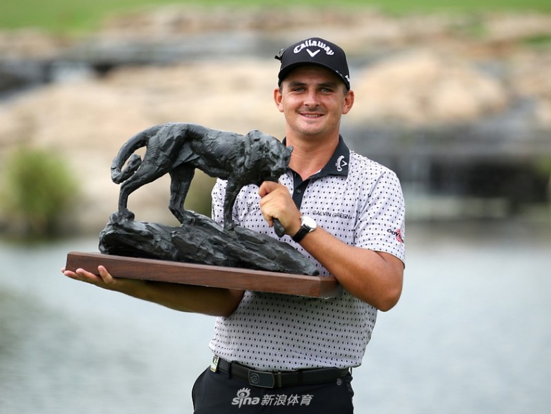 南非雄鹰逆转登顶登喜路锦标赛 十九岁新星闪耀欧巡赛场