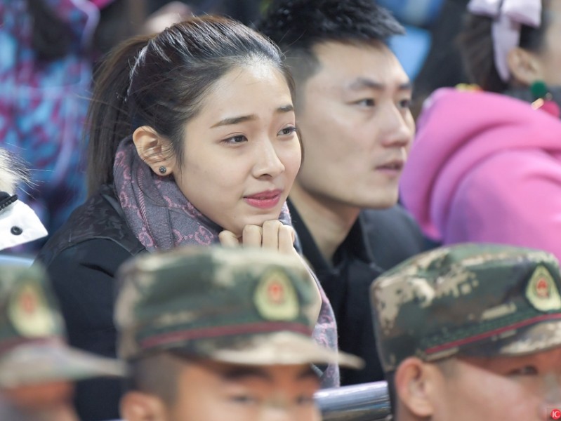 寒冬里的篮球火：吉林东北虎惜败上海，场边美女球迷惊艳长春