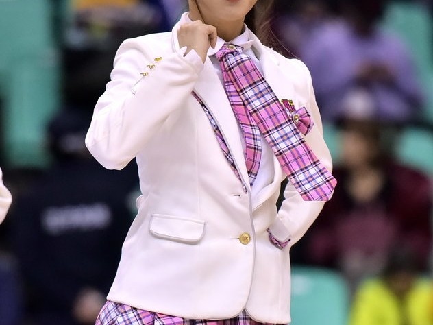 青春主场遇见元气助威 SHY48校服装点辽宁队热血时刻