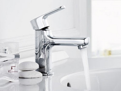 洗澡总被花洒“欺负”？摩恩花洒带来的舒爽体验，用过就回不去了！